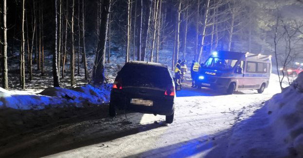 Poszukiwany pijany z narkotykami uciekł i rozbił auto