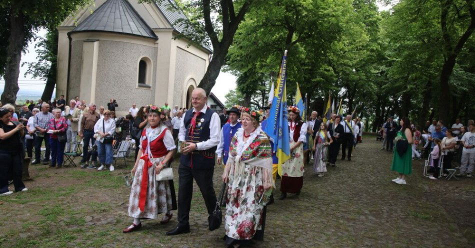 zdjęcie: Pielgrzymka mniejszości narodowych na Górze św. Anny. Spotkanie rozpoczęło się wspólną modlitwą o pokój / fot. PAP