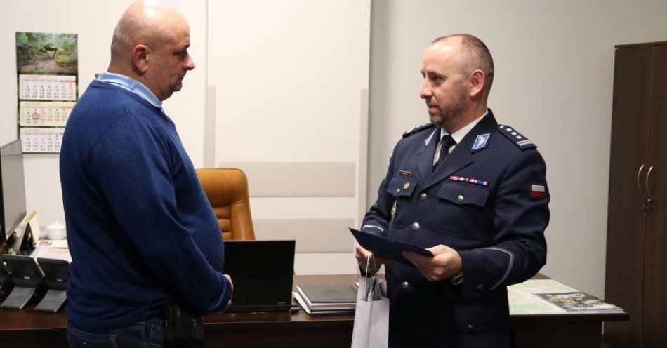 zdjęcie: Kierowca autobusu pomógł odnaleźć zaginioną dziewczynkę / fot. KMP Kielce zdjęcia ze spotkania