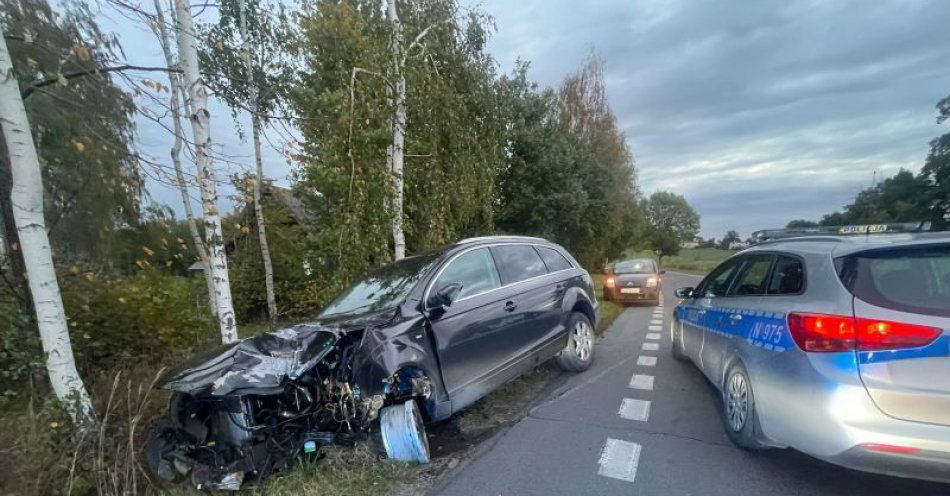 zdjęcie: Rozbitym samochodem, bez koła, ale z promilami jechał drogą wojewódzką / fot. KPP w Chojnicach