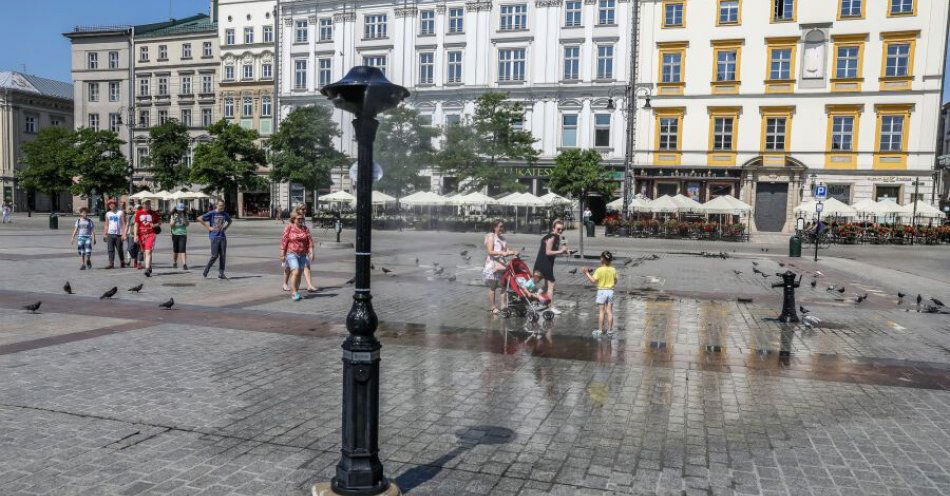 zdjęcie: Kurtyny wodne uruchomione / fot. UM Kraków / Fot. Bogusław Świerzowski / krakow.pl