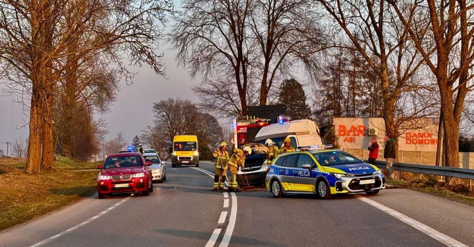 zdjęcie: Zasnął za kierownicą i uderzył w bariery energochłonne / fot. KMP w Słupsku