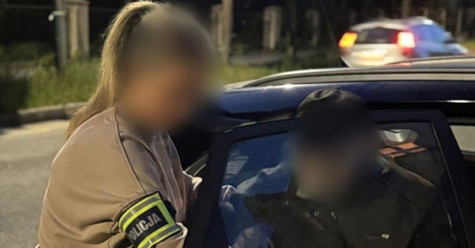 zdjęcie: Dzięki błyskawicznej reakcji policjantów senior bezpiecznie wrócił do domu / fot. KPP w Ząbkowicach Śląskich