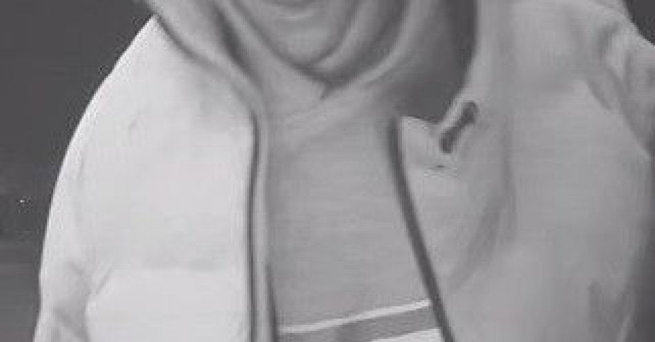 zdjęcie: Kto rozbił paczkomat na Chylońskiej? Policja publikuje wizerunek / fot. KMP w Gdyni