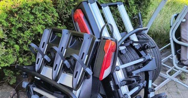 Zatrzymany złodziej bagażników rowerowych usłyszał 10 zarzutów i jest pod policyjnym dozorem.