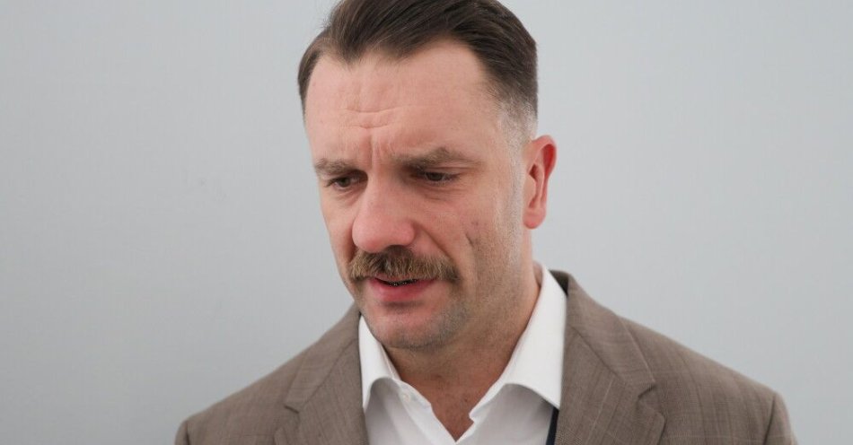 zdjęcie: Wniosek o uchylenie immunitetu Mejzie za jazdę 200 km/h w Komendzie Głównej Policji / Warszawa, 10.10.2024. Poseł PiS Łukasz Mejza w rozmowie z mediami w Sejmie w Warszawie, 10 bm. Prokurator Generalny przekazał do Sejmu wniosek o uchylenie immunitetu Łukasza Mejzy. (jm) PAP/Paweł Supernak