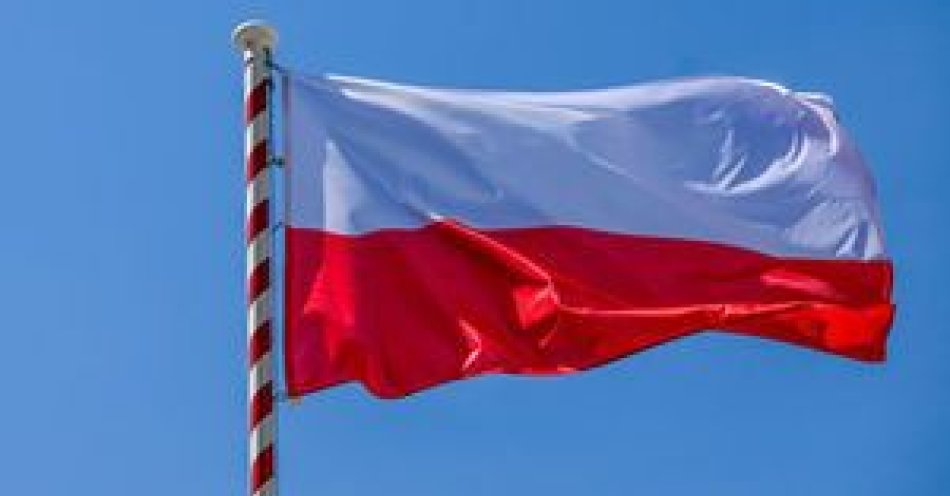 zdjęcie: Szanujmy symbole narodowe praktyczny poradnik na 11 listopada / fot. KPP w Lwówku Śląskim