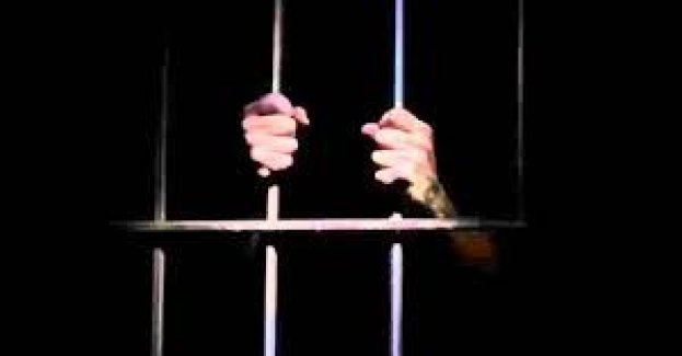 Pijany kierowca, bez uprawnień do prowadzenia samochodu był poszukiwany przez wymiar sprawiedliwości