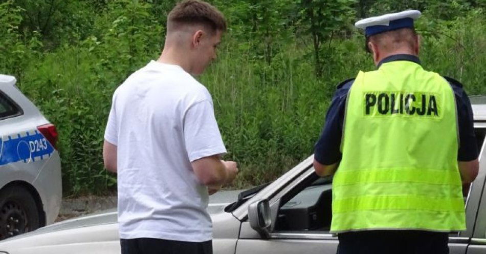 zdjęcie: Młodzieżowy patrol z janowskimi policjantami / fot. KPP Janów Lubelski