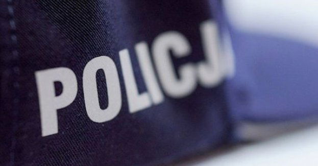 Senior wyszedł na grzyby i błąkał się po polach. Pomógł empatyczny zgłaszający i policjanci