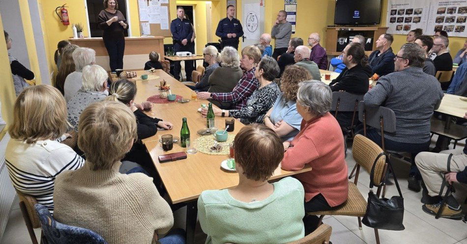 zdjęcie: Policja uczy niesłyszących jak bezpiecznie korzystać z internetu / fot. KPP w Pszczynie