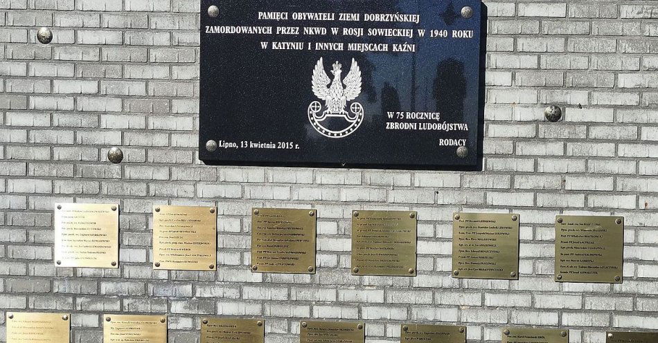 zdjęcie: Komendant Powiatowy Policji w Lipnie złożył kwiaty pod pomnikiem Obywateli Ziemi Dobrzyńskiej / fot. KPP w Lipnie