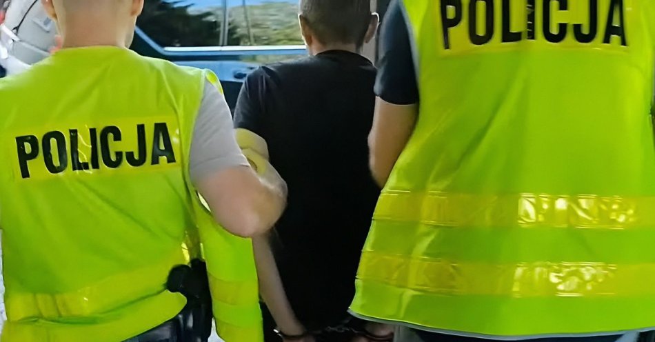 zdjęcie: Policjanci z Ełku zatrzymali młodego mężczyznę podejrzanego o 6 poważnych przestępstw / fot. KPP w Ełku