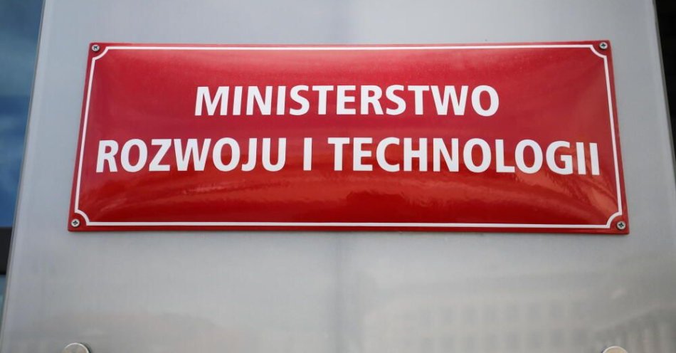 zdjęcie: MRiT ostrzega przed oszustami podszywającymi się pod portal Biznes.gov.pl / fot. PAP