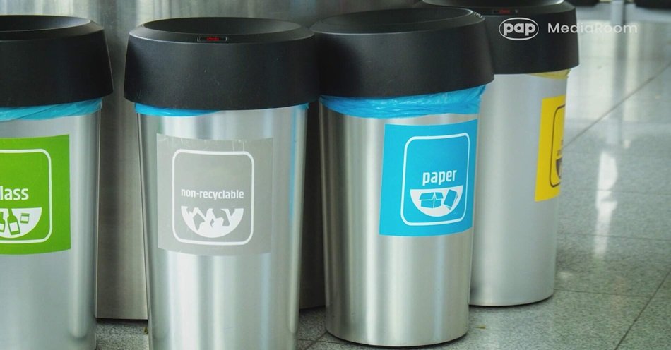 zdjęcie: Segregowanie odpadów to najprostszy sposób zadbania o środowisko i uczczenia Dnia Ziemi / fot. PAP MediaRoom - kadr z filmu