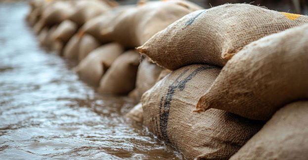 Strażacy wydali mieszkańcom 1300 worków z piaskiem do ochrony domów