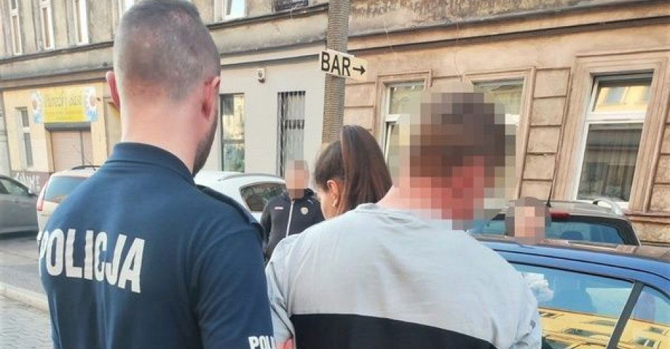 zdjęcie: Kierowca był pod wpływem amfetaminy… Nie dziwi więc fakt, że swojego małoletniego pasażera przewoził bez wymaganego fotelika / fot. KMP w Wrocławiu