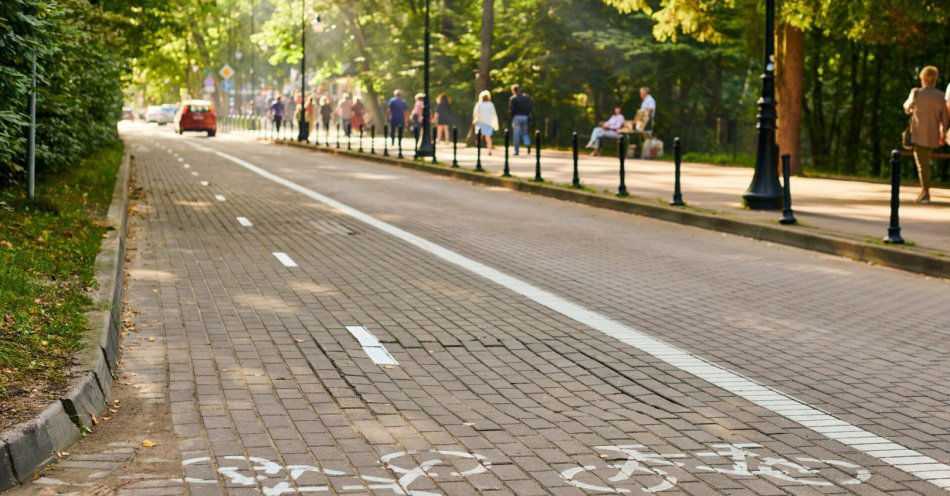zdjęcie: Nowa droga dla pieszych i rowerzystów połączy ul. Brynowską z ul. Parkową / v14790444