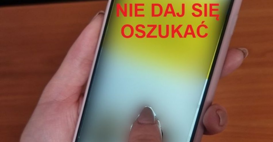 zdjęcie: Chciała sprzedać ubrania dziecięce, a straciła 2800 złotych / fot. KPP Mońki