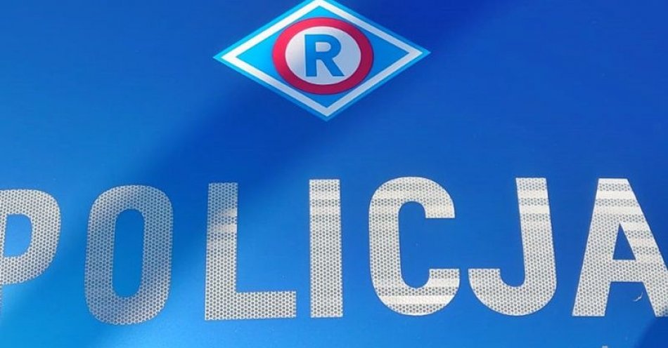 zdjęcie: Policjanci wałbrzyskiej komendy poszukują świadków potrącenia na przejściu dla pieszych na wjeździe na Rondo Niepodległości w Szczawnie-Zdroju / fot. KMP w Wałbrzychu