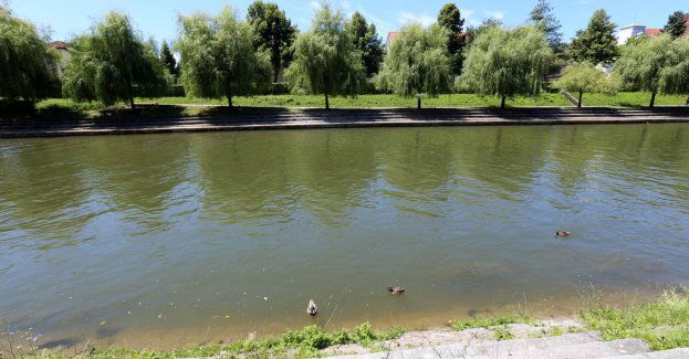Policjanci z bydgoskiego Śródmieścia uratowali topiącego się mężczyznę