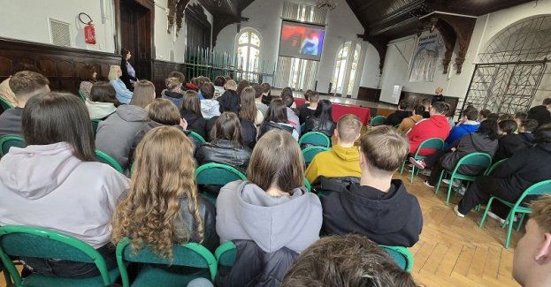 Zawód który ma znaczenie. Spotkania ząbkowickich policjantów z maturzystami