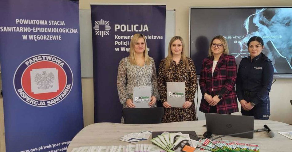 zdjęcie: Milczenie rani: debata o przemocy i uzależnieniach w Pozezdrzu / fot. KPP w Węgorzewie Debata społeczna w Szkole Podstawowej w Pozezdrzu