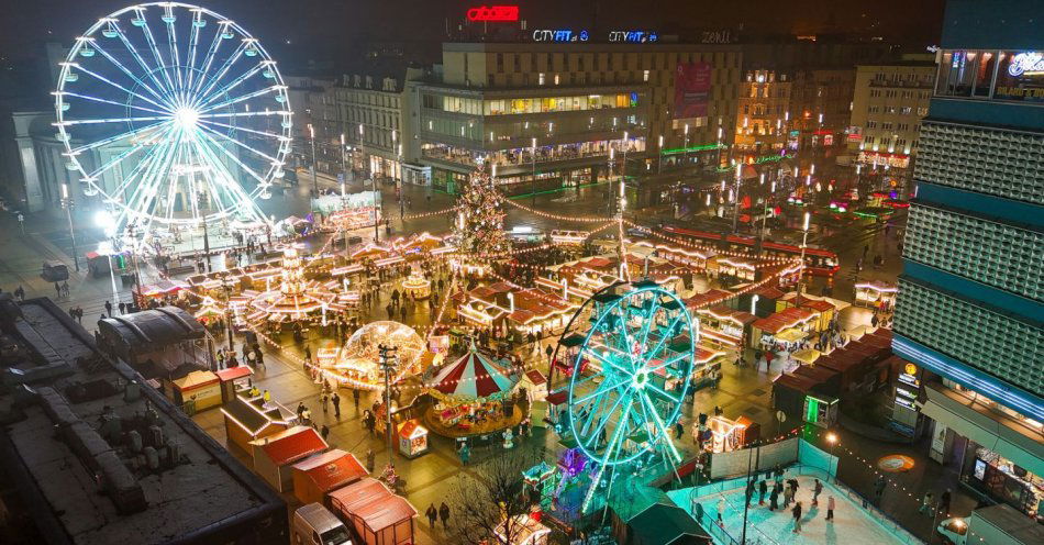 zdjęcie: Choinka na katowickim rynku rozbłysła tysiącami światełek / fot. nadesłane