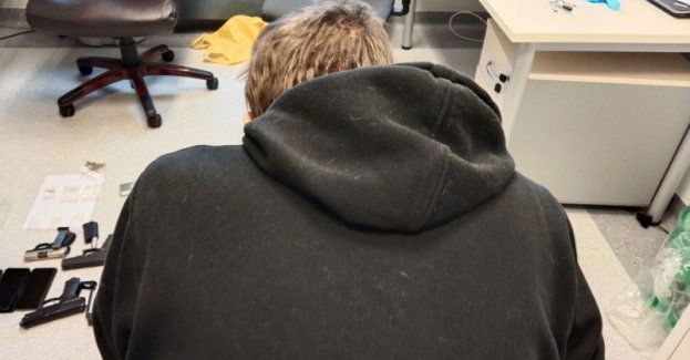 W szafie miał pół kilograma amfetaminy i broń