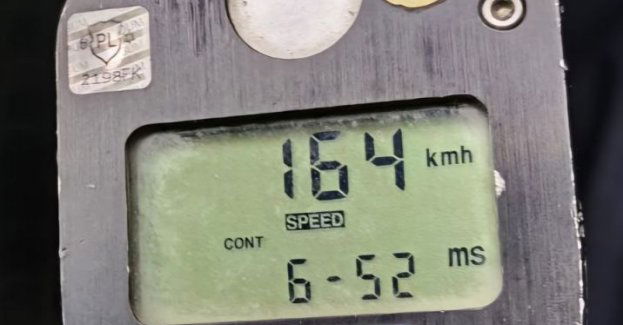 Kierowco, zdejmij nogę z gazu! Przekraczanie dozwolonej prędkości to nie „tylko” mandat i punkty karne