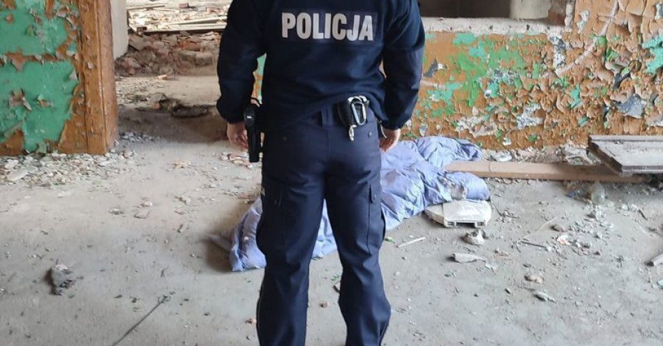 zdjęcie: Policja apeluje pomóż osobom bezdomnym podczas mrozów / fot. KMP w Jeleniej Górze