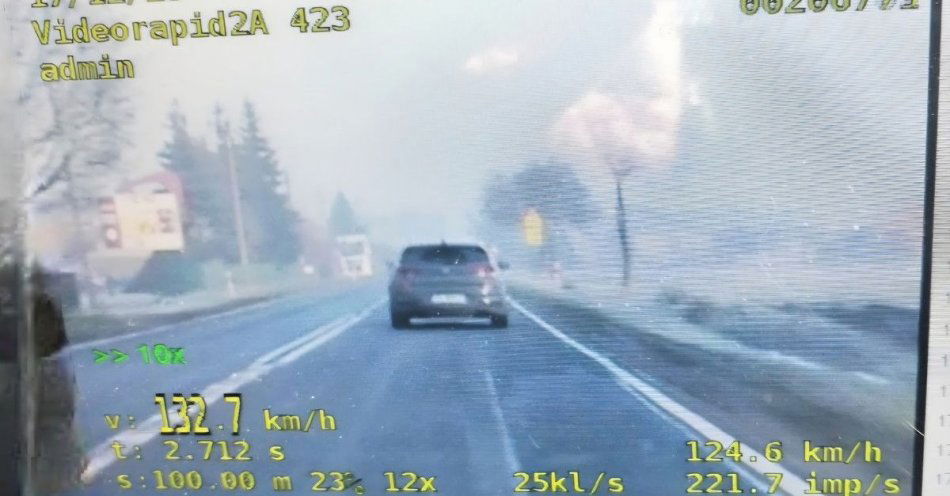 zdjęcie: Kalisz: 52 letni kierowca pędził 132 km/h w obszarze zabudowanym / fot. KMP w Kaliszu