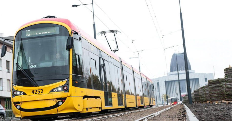 zdjęcie: W piątek milionowy pasażer jechał tramwajem na Wilanów / fot. PAP