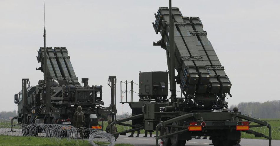 zdjęcie: Polacy za strzelaniem do rosyjskich samolotów / Warszawa, 20.04.2023. Amerykański rakietowy system ziemia-powietrze Patriot, 20 bm. na terenie lotniska Warszawa-Radom. (sko) PAP/Paweł Supernak