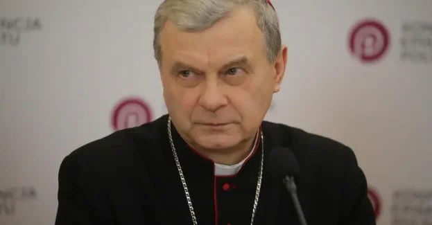 Bp Bronakowski zaapelował o zachowanie w sierpniu abstynencji od alkoholu