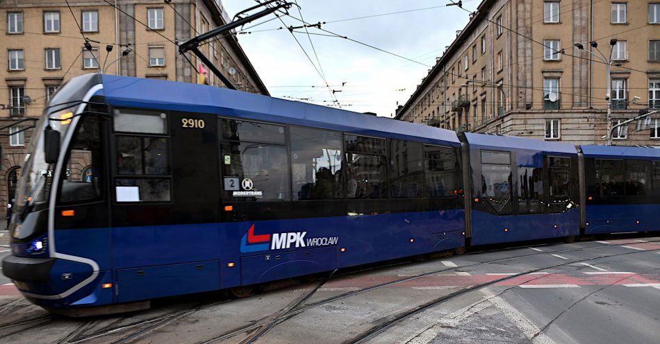 zdjęcie: MPK Wrocław upamiętni tragicznie zmarłych policjantów / fot. nadesłane