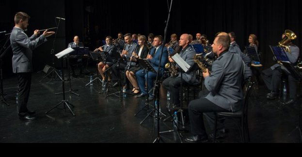 Koncert policyjnej orkiestry z okazji Dnia Matki