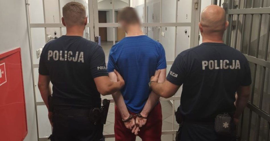 zdjęcie: Dzielnicowi zatrzymali poszukiwanego sprawcę kradzieży rozbójniczej / fot. KPP w Kłodzku