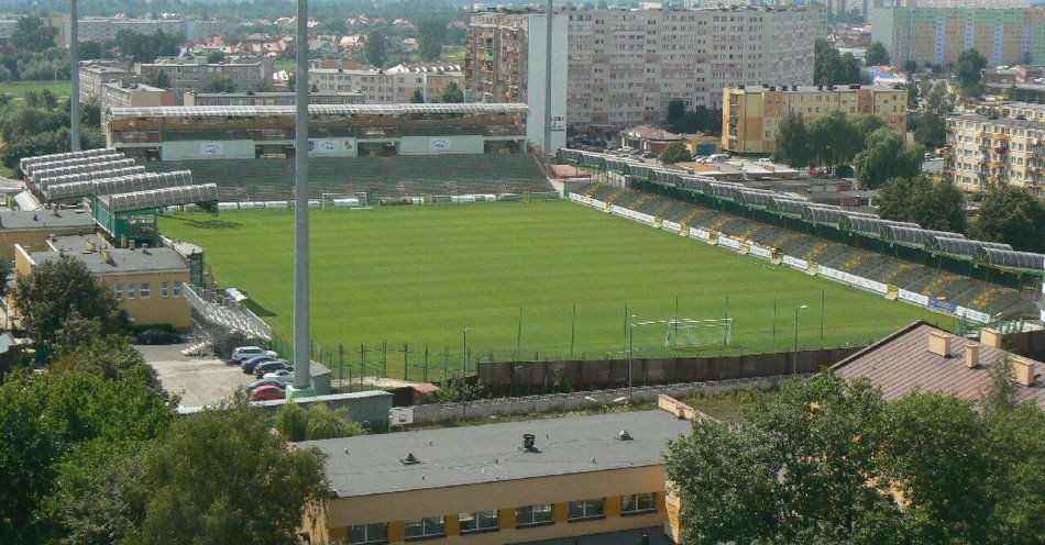 zdjęcie: GKS Bełchatów — wicemistrzowie Polski wracają do formy. Klub kończy 48 lat / Stadion GKS Bełchatów przy ul. Sportowej. Autor: Jarosław Góralczyk, CC BY-SA 3.0.
