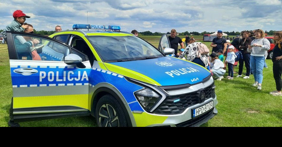 zdjęcie: Dzielnicowi z Bełżyc podczas pikniku lotniczego / fot. KMP Lublin