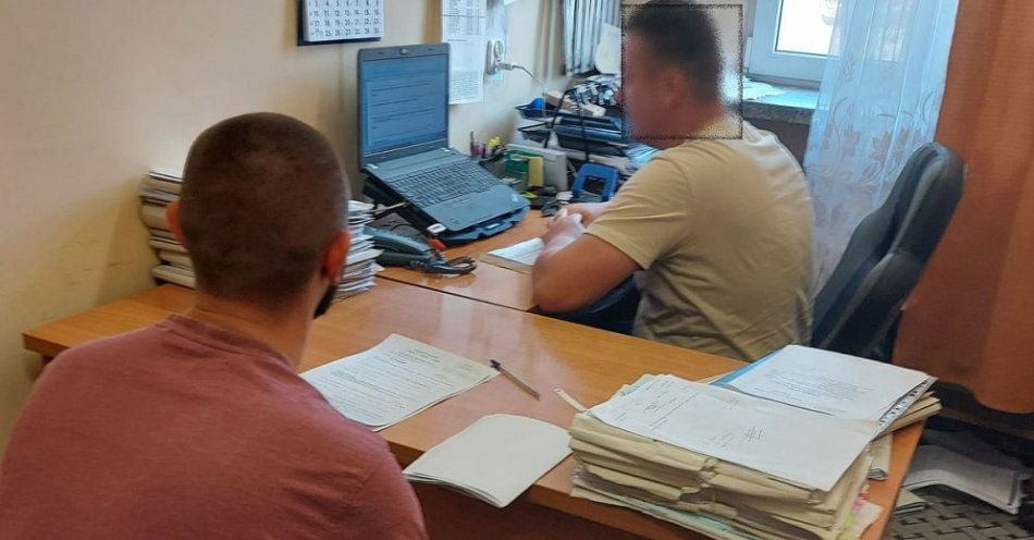 zdjęcie: Pracownik i jego znajomy  okradali sklep / fot. KPP w Sieradzu