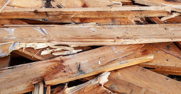 Śmiertelny wypadek podczas rozbiórki dachu budynku gospodarczego