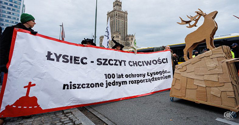 zdjęcie: Przybysze z Gór Świętokrzyskich opanowali stolicę – artystyczny protest w sprawie Świętokrzyskiego Parku Narodowego / fot. nadeslane