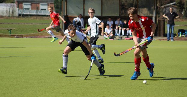 Puchar Narodów hokeistów na trawie - ulewa pokrzyżowała szyki organizatorom