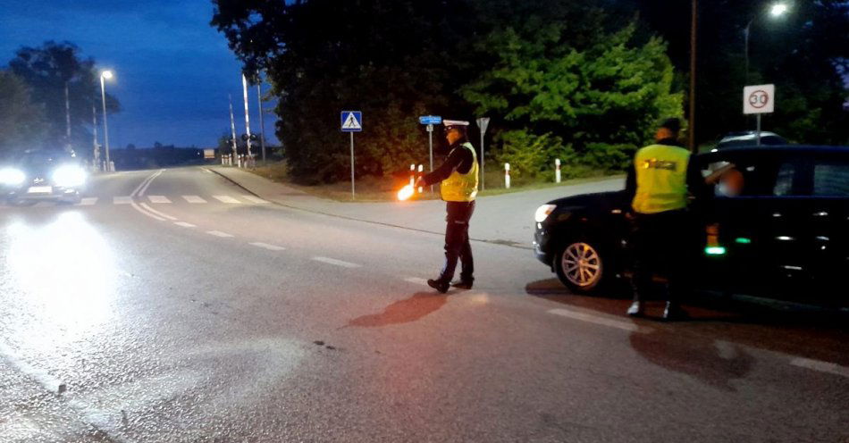 zdjęcie: Kierowali, a nie powinni / fot. KPP w Świeciu