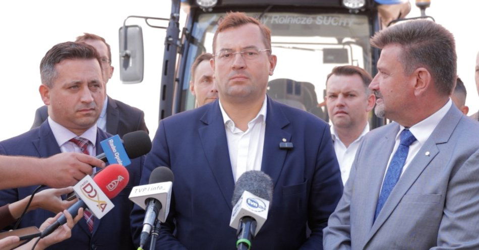zdjęcie: Spór o dzierżawioną państwową ziemię trwa. Minister rolnictwa obiecał podjąć pilną decyzję o przyszłości przetargów na Ośrodki Produkcji Rolniczej / fot. Newseria - Stefan Krajewski, minister rolnictwa i rozwoju wsi