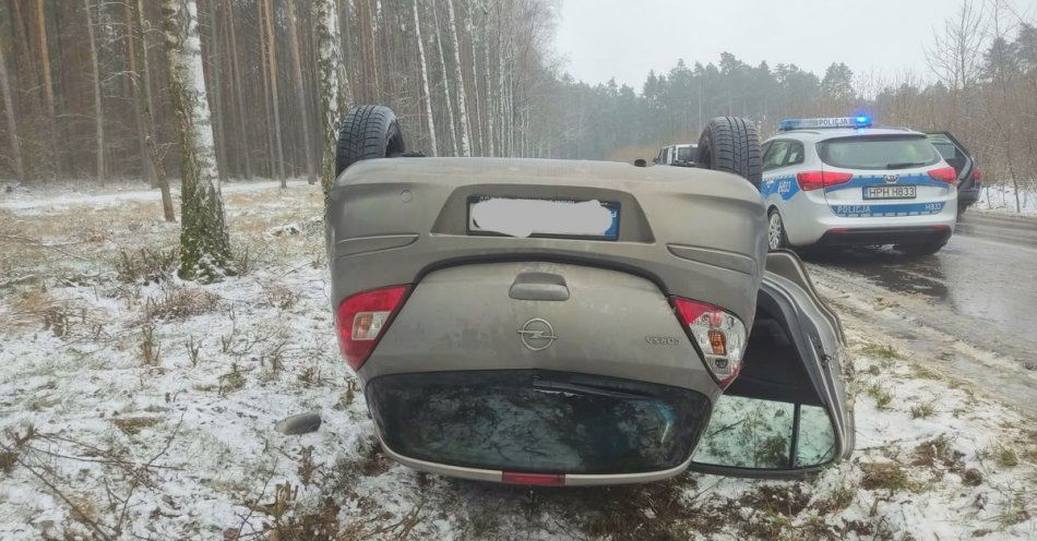 zdjęcie: Dachowanie w Leszczydole Nowinach / fot. KPP w Wyszkowie