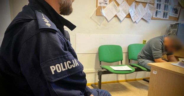 W wyniku awantury nietrzeźwy 42-latek wjechał koparko-ładowarką w auto, a później w dom, który się zawalił. Wczoraj usłyszał zarzuty