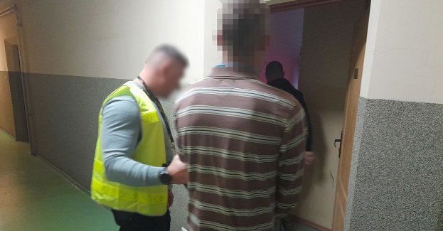 Policjanci otrzymali zgłoszenie o kierowcy, który może być pod wpływem alkoholu. Znaleźli przy nim narkotyki