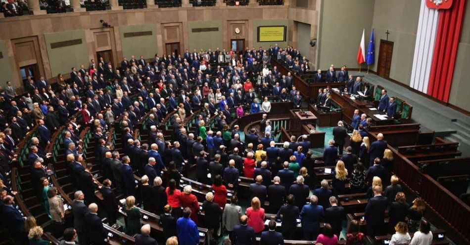 zdjęcie: Projekt o świadczeniu dla rodzin poległych mundurowych z poparciem klubów i kół / fot. PAP